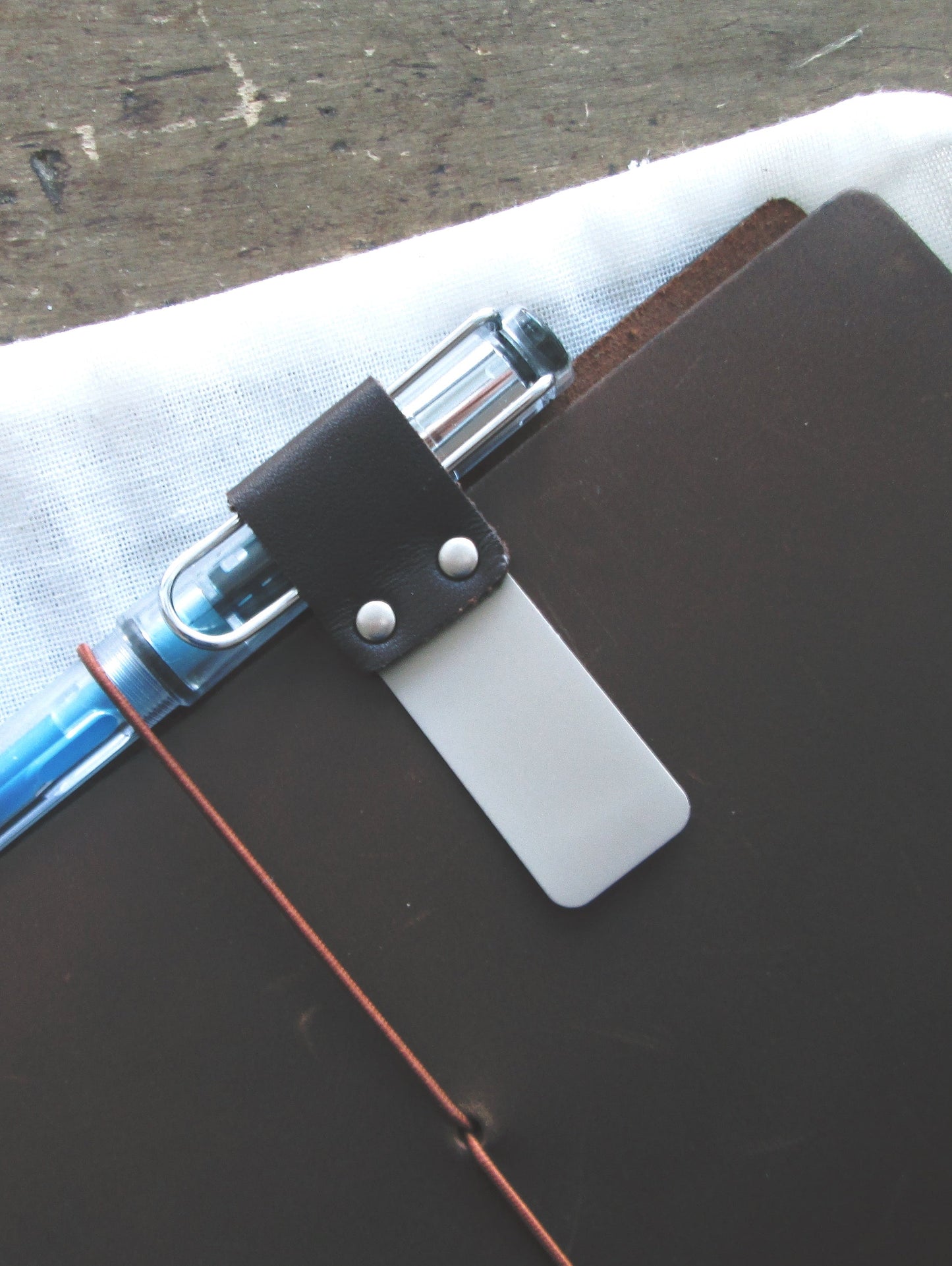 Accessory | 016 Pen Holder - BROWN #14299-006